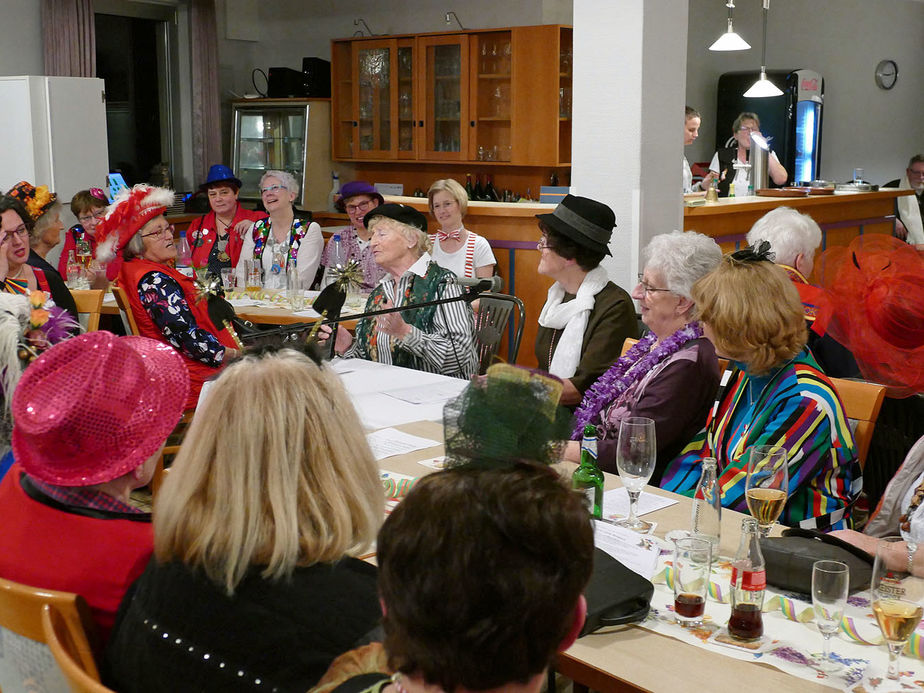 Frauenkarneval der kfd im Landhotel Weinrich (Foto: Karl-Franz Thiede)